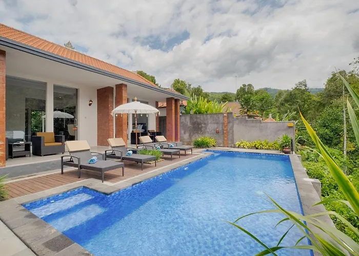 Nadira Bali * Munduk